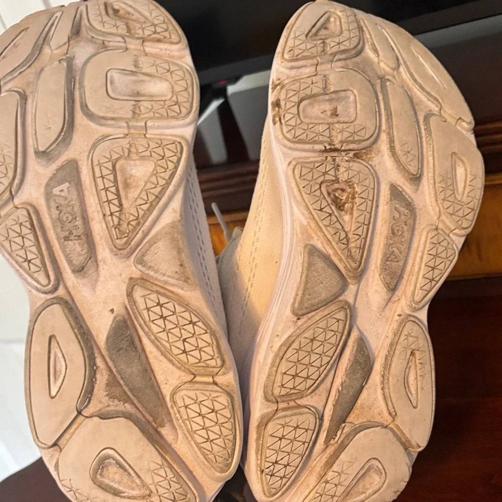 Hoka 9.5 women’s Bondi 8 Athletic Sneakers - Picture 2 of 6